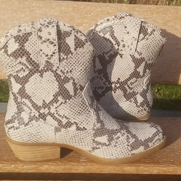 Born Wynd snakeprint western boot w sze 6M NWOB - Picture 6 of 10